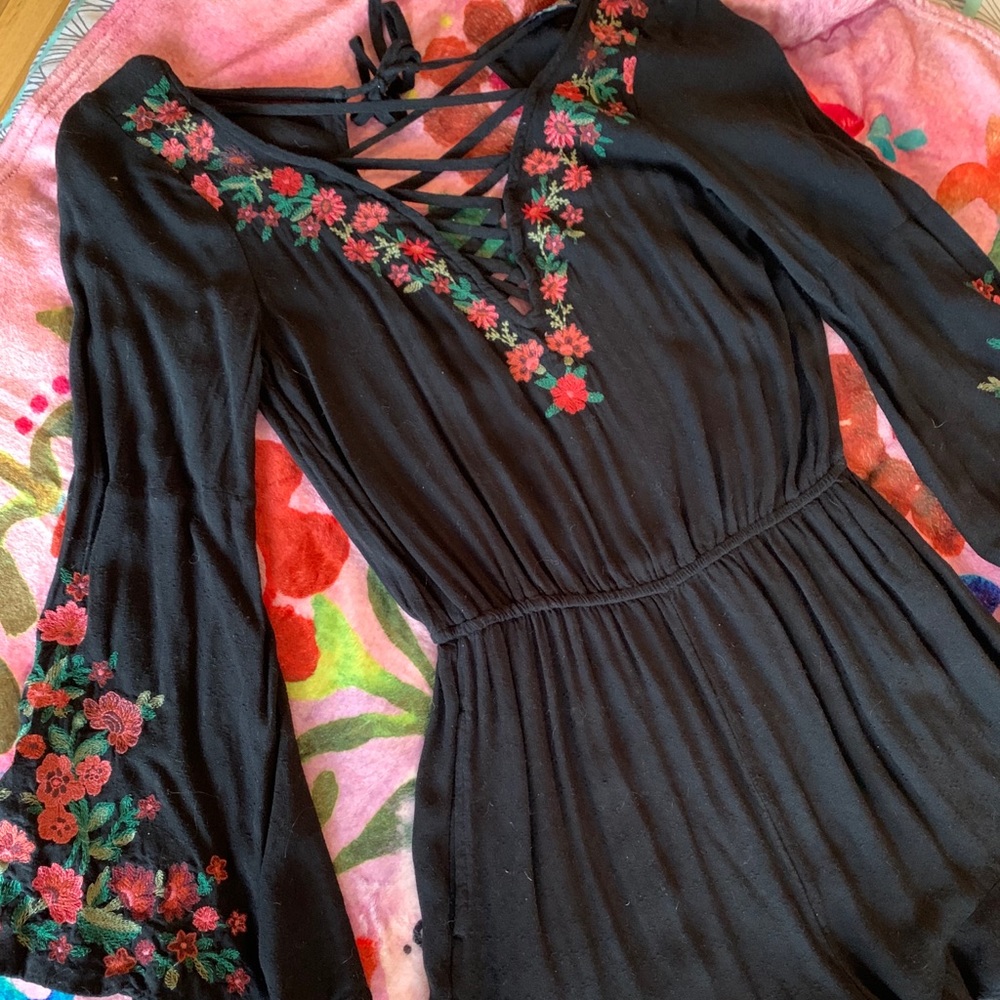Gorgeous embroidered romper ❤️🌹